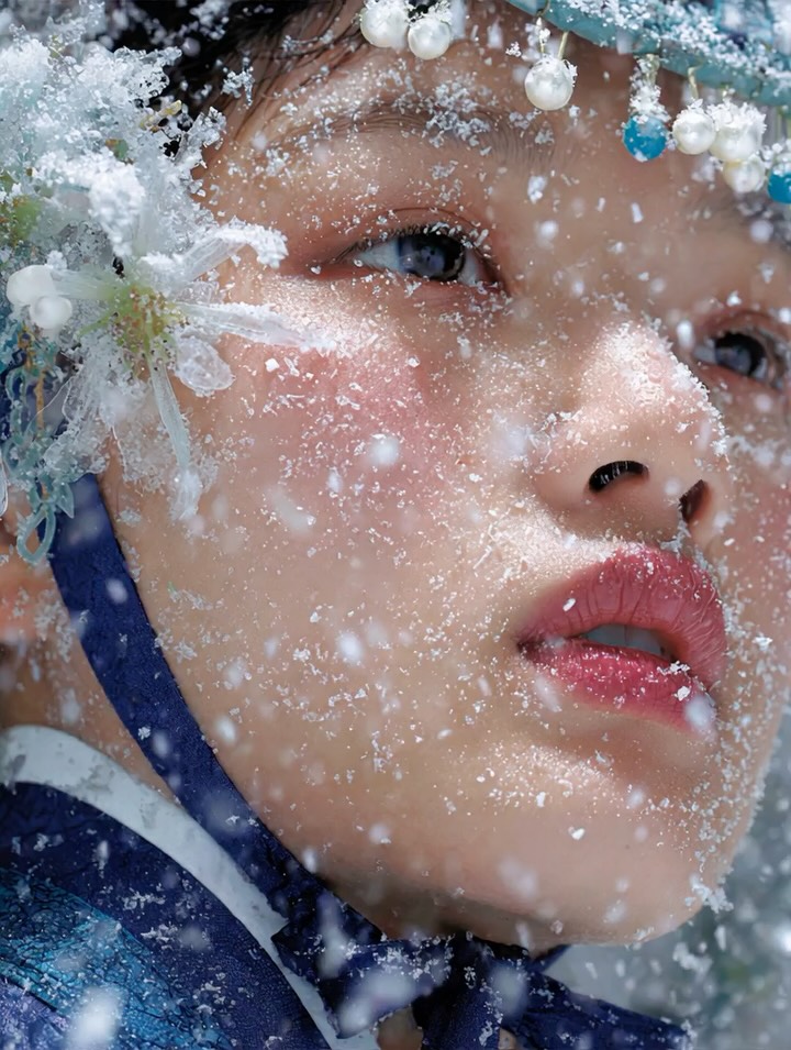 눈 진짜 미끄럽돠...퇴근하다 방뎅이 다섯쪽날뻔.. 스친들 조심하세용 ㅠㅠ 저의 난해하고 복잡하고 길고긴 미드저니 프롬프트도 함께 올려보아요...